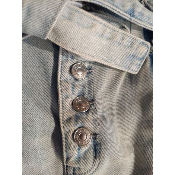 American Eagle 80s Size 10 Mom Short Belted Paperbag Button Fly Light Wash Denim - Picture 2 of 4